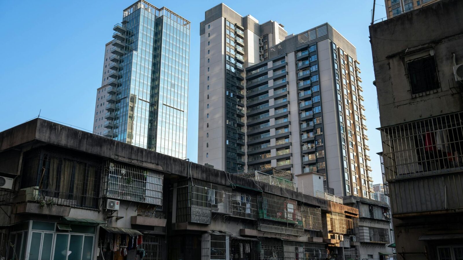 Vanke’s Losses Signal Deepening Crisis in China’s Real Estate Market