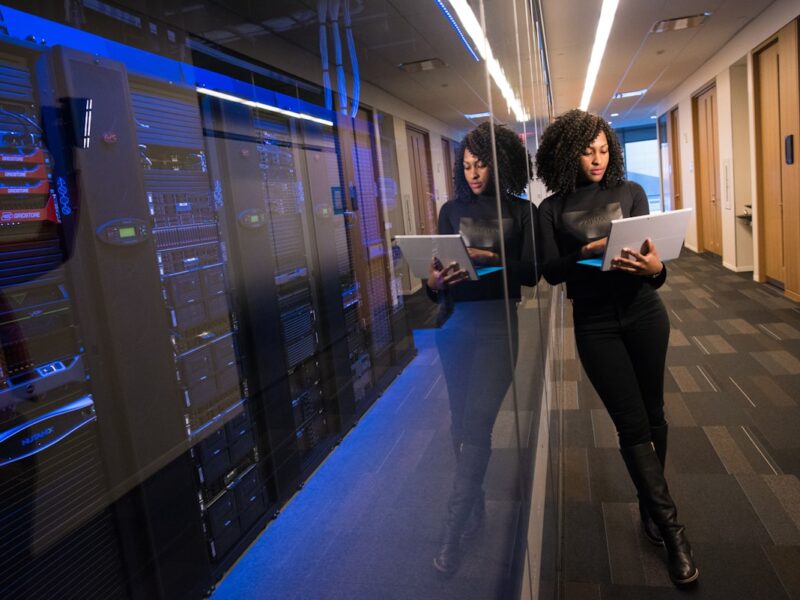 Why Women Are Outpacing Men in AI Adoption — and No One’s Talking About It